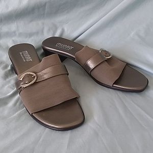 Ladies' Munro American Slides (9M)
